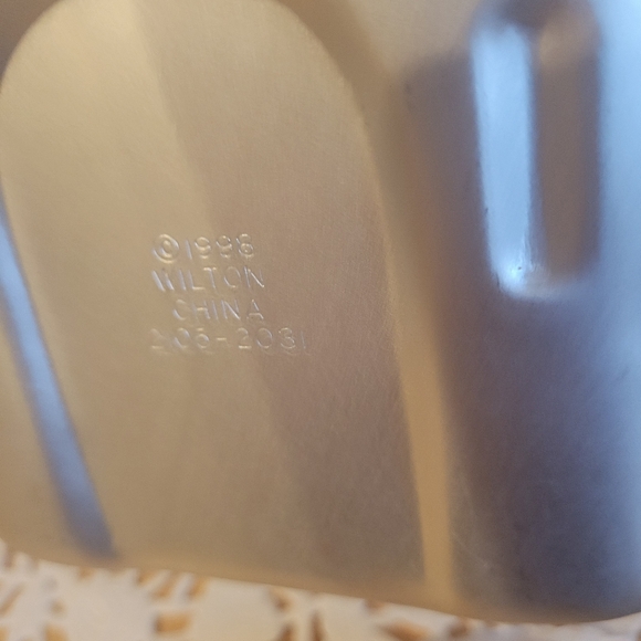 Vintage Wilton Enchanted Castle Cake Pan - Picture 7 of 7